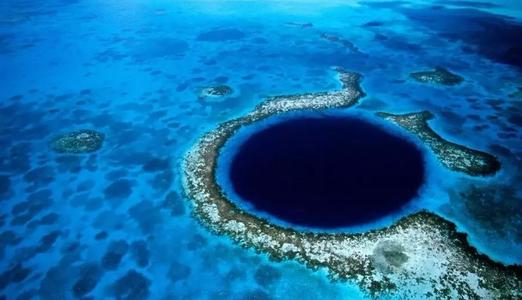 科學(xué)家在大藍洞的底部發(fā)現新的礦物冰柱死軟體動(dòng)物塑料