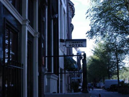 Design Haus Liberty酒店的Villa Mosca Bianca酒店周?chē)O有彎曲的露臺