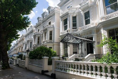 Escobedo的涼亭本周在倫敦肯辛頓花園的蛇形畫(huà)廊外揭幕