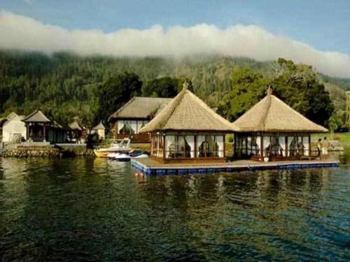 ACDF的湖邊小屋擴建項目借鑒了傳統鄰居的線(xiàn)索
