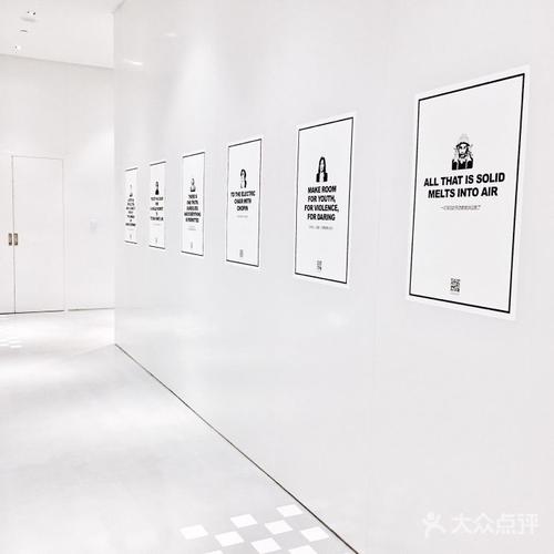 古根海姆的繼任者在圖盧姆開(kāi)設受熱帶影響的IK實(shí)驗室美術(shù)館
