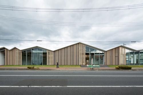 普雷斯頓·斯科特·科恩為密歇根建筑學(xué)院創(chuàng  )建了鋸齒狀的屋頂建筑