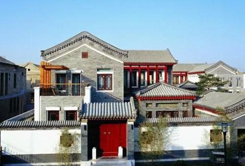 EKAR Architects將混合紋理的材料應用于曼谷四合院的外墻