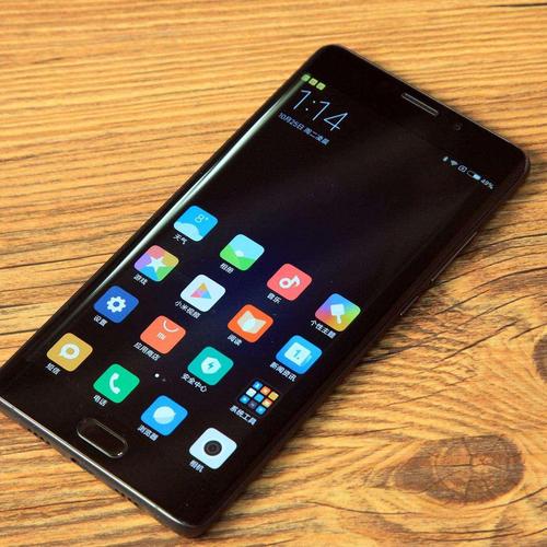 中國的智能手機制造商小米已經(jīng)推出了Mi Note 2手機的新版本