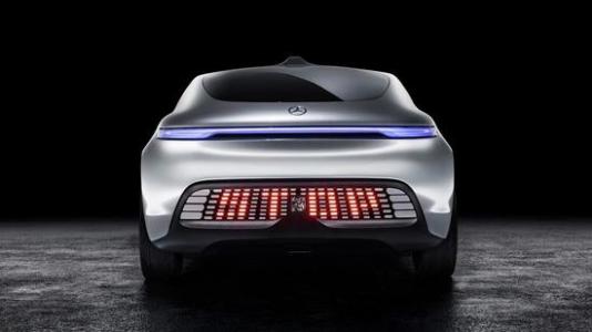F015 Luxury in Motion的形象已經(jīng)像社交媒體上的野火一樣散布