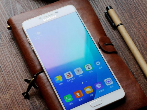 智能手機制造商三星在印度市場(chǎng)推出了Galaxy C9 Pro手機