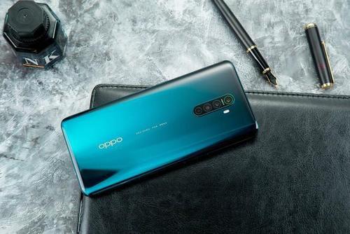 每天在手機上花費11個(gè)小時(shí)以上的用戶(hù)平均發(fā)送14張自拍照