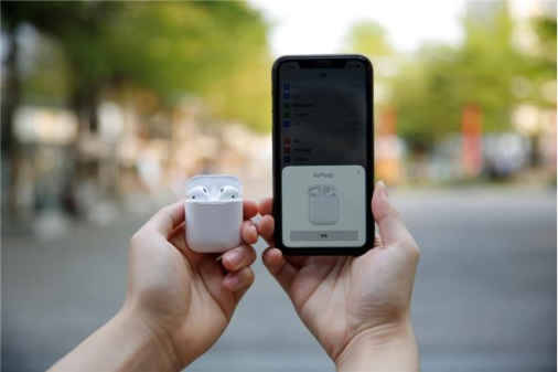 現在可以免費在A(yíng)pple AirPod充電盒上刻上表情符號