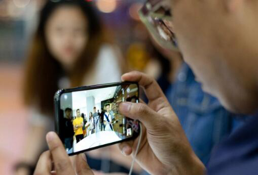 蘋(píng)果內部人士預測 更薄的2020年iPhone顯示屏功耗更低