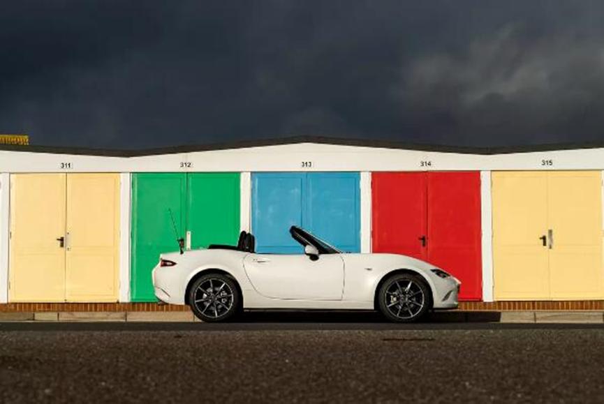 類(lèi)似混合動(dòng)力的技術(shù)出現在歐洲的2020 Mazda MX-5 Miata