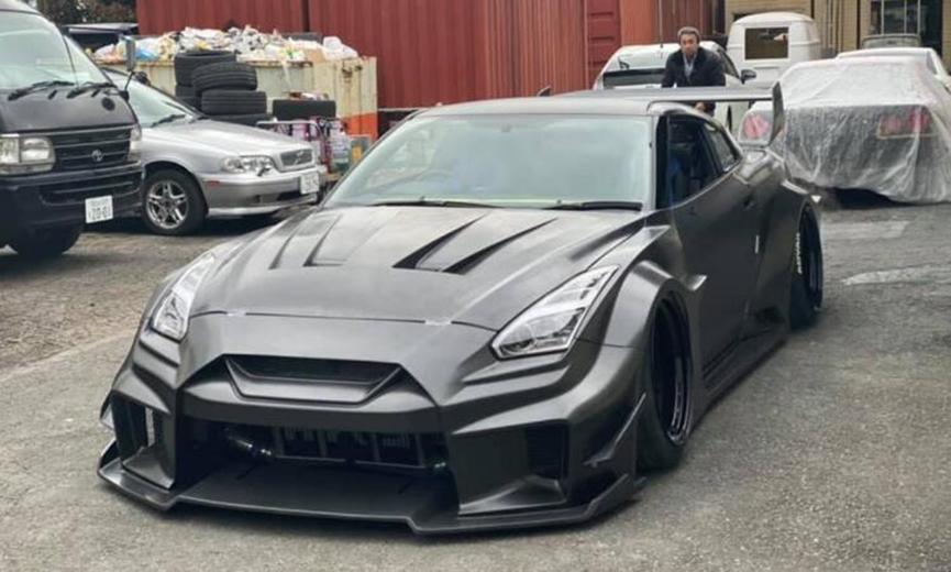 Liberty Walk Nissan GT-R在東京獲得70000美元原始碳外觀(guān)
