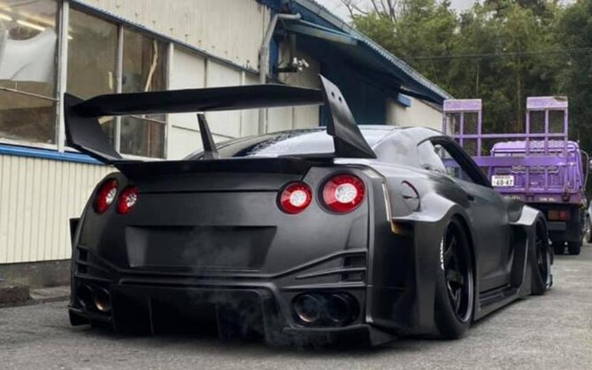 Liberty Walk Nissan GT-R在東京獲得70000美元原始碳外觀(guān)