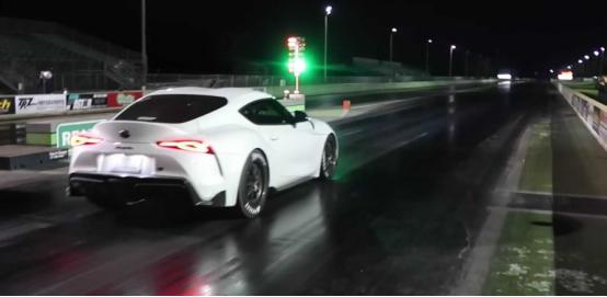 調整過(guò)的豐田Supra摧毀了零件以尋找阻力競賽的榮耀