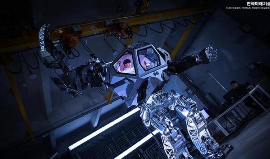 亞馬遜首席執行官杰夫·貝索斯試駕電動(dòng)人力車(chē)