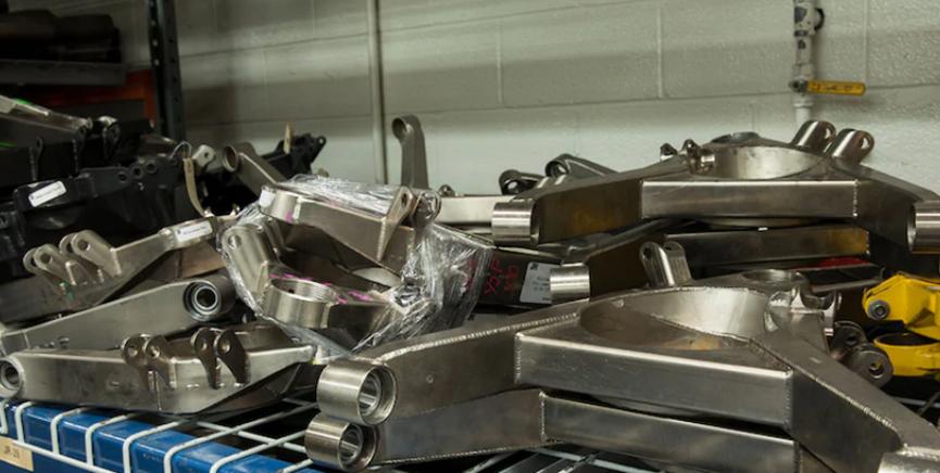 購買(mǎi)二手NASCAR賽車(chē)零件比您想象的要容易