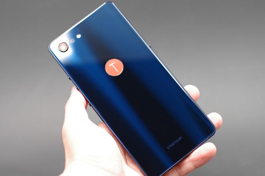 評測錘子堅果Pro 2S怎么樣以及魅藍5的輕介紹