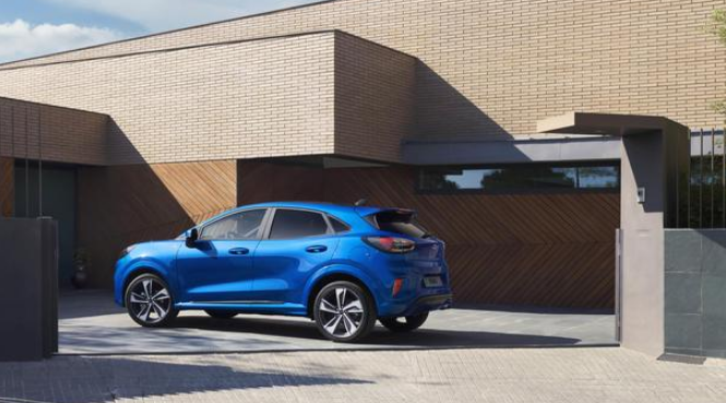 新款福特Puma跨界車(chē)上市銷(xiāo)售 標配按摩座椅和無(wú)線(xiàn)充電等物品