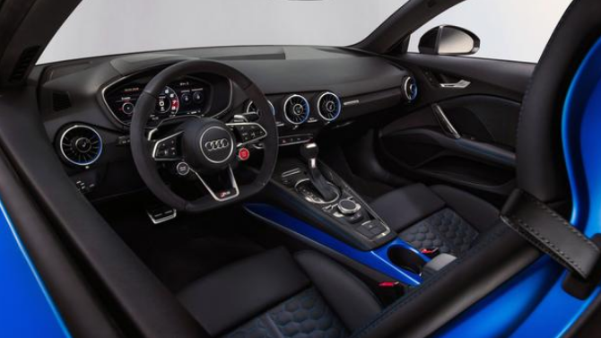 新型綠色奧迪TT RS轎跑車(chē)保留了令人贊嘆的元素