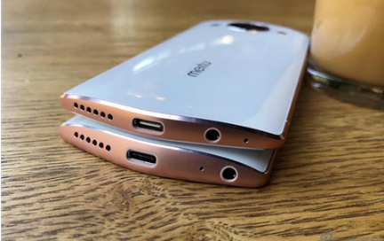 評測海信小海豚Plus手機及美圖M8上手體驗