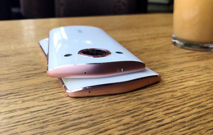 評測海信小海豚Plus手機及美圖M8上手體驗