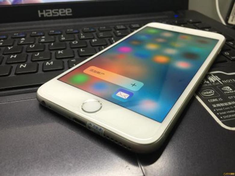 蘋(píng)果CEO在史蒂夫·喬布斯的生日紀念日上發(fā)布了第一部iPhone