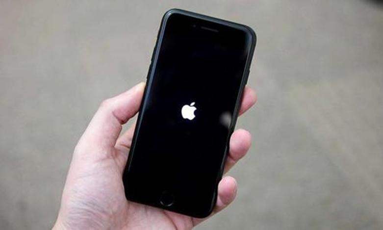 蘋(píng)果CEO在史蒂夫·喬布斯的生日紀念日上發(fā)布了第一部iPhone