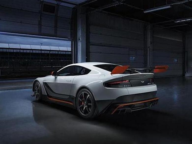渲染的阿斯頓馬丁Vantage GT3公路車(chē)展現干凈的寬體外觀(guān)