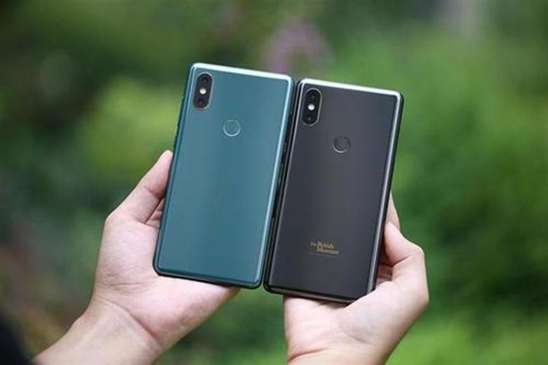 小米通過(guò)近乎無(wú)邊框的智能手機Mi Mix令人振奮