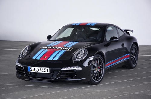 保時(shí)捷911 Carrera Aerokit出現在交通中看起來(lái)很棒