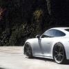 保時(shí)捷911 Carrera Aerokit出現在交通中看起來(lái)很棒