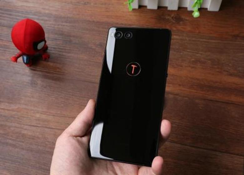 評測：錘子堅果R1以及小米8耗電如何