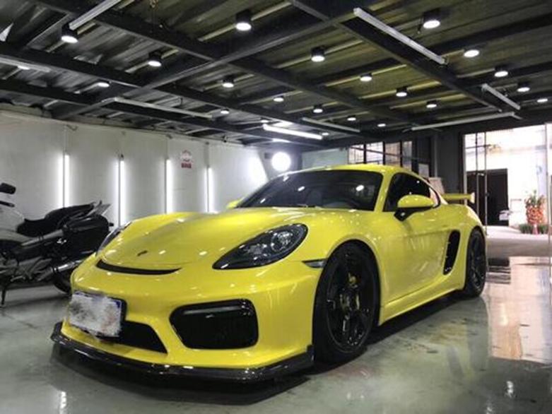 保時(shí)捷Cayman GT4驅動(dòng)程序安裝了熱像儀監控輪胎溫度