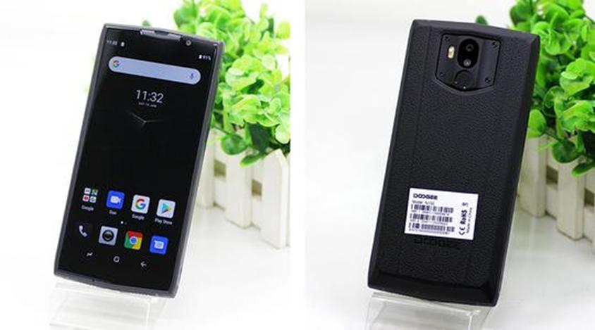 DOOGEE N100是一款價(jià)格實(shí)惠的手機帶有粗大電池