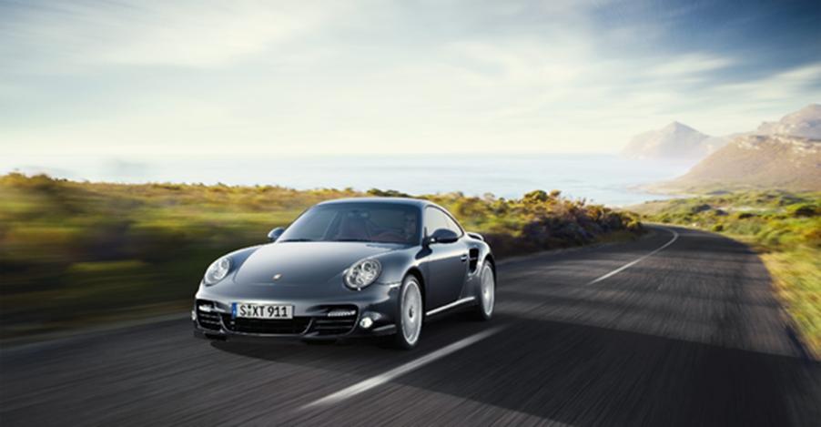 保時(shí)捷911 Turbo在美國洗車(chē)場(chǎng)亮相展示寬體設計和后雨刮器