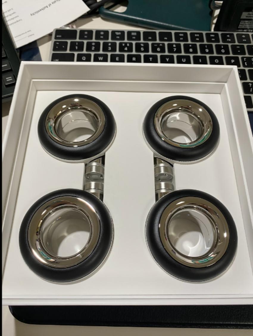 Mac Pro Wheels Kit照片展示了這個(gè)昂貴的附件