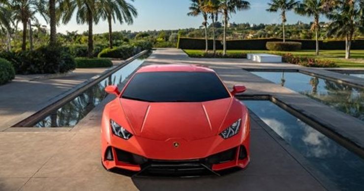 5歲的老人為他夢(mèng)想中的汽車(chē)踏上狂野的旅程