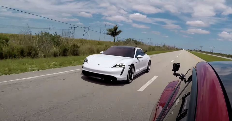 電動(dòng)汽車(chē)怨恨競賽：特斯拉Model S與保時(shí)捷Taycan