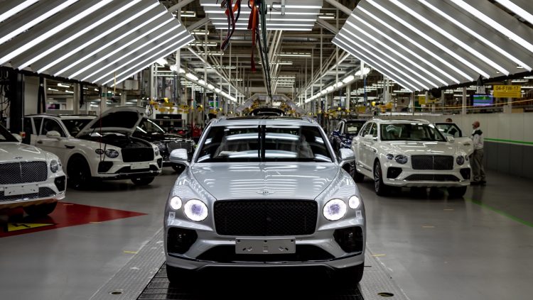 賓利 Bentayga的新生產(chǎn)在更新的Crewe工廠(chǎng)開(kāi)始
