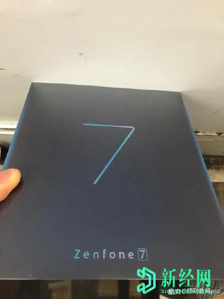 泄漏的實(shí)時(shí)照片展示了Zenfone 7′三后置攝像頭