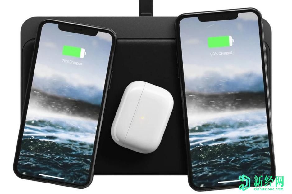 Aira的FreePower同時(shí)為兩部手機和AirPods充電