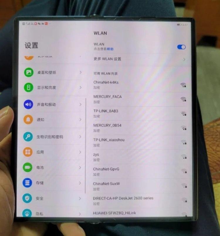 華為Mate X2在泄露的圖片中，顯示了與Mate Xs類(lèi)似的設計