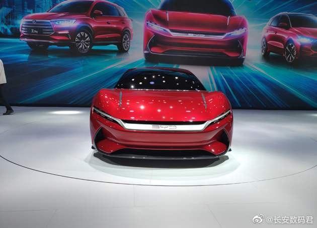 華為即將推出運行宏夢(mèng)OS的汽車(chē)智能屏