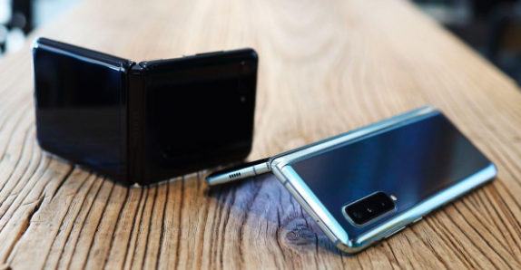 帶有滑動(dòng)鍵盤(pán)的三星Galaxy Z Fold 3