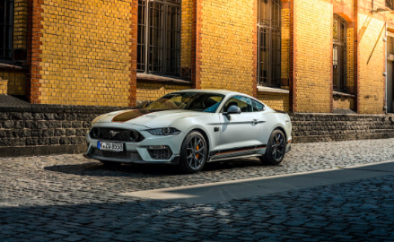 2021年福特野馬EcoBoost的成本為485美元，新的Mach 1零售價(jià)格為51,000美元