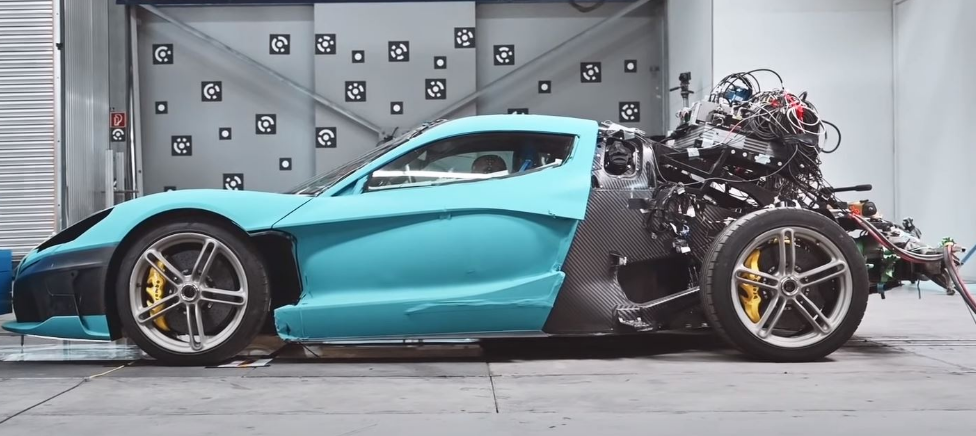 Rimac Crash測試其價(jià)值200萬(wàn)美元的概念電動(dòng)超級跑車(chē)