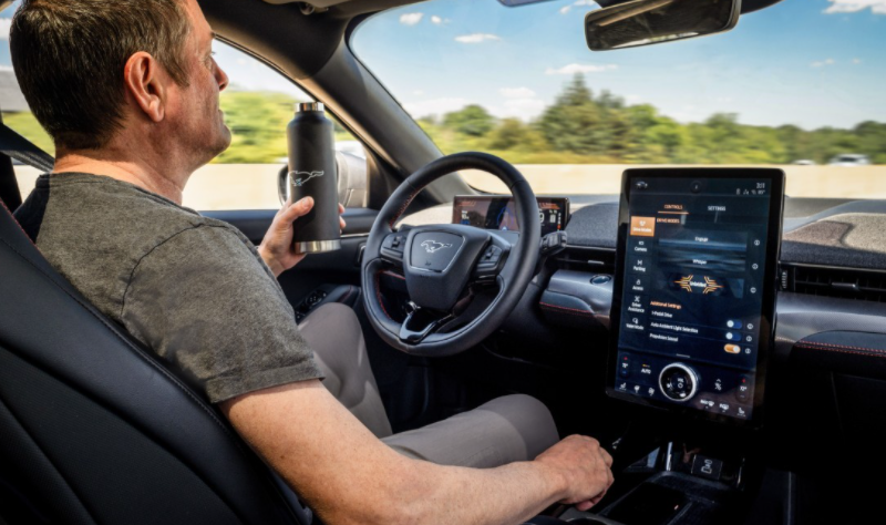 福特的主動(dòng)駕駛輔助系統不僅會(huì )出現在Mach-E上，還會(huì )出現在2021 F-150上