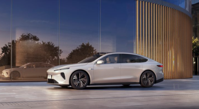 蔚來(lái)NIO ET7電動(dòng)轎車(chē)以150 kWh電池，621英里續航，LiDAR亮相