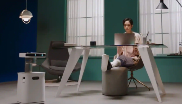 三星的新機器人可以倒一杯酒，打掃房間并監視寵物