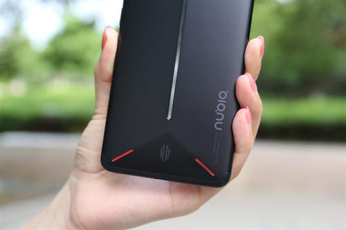 蘋(píng)果向開(kāi)發(fā)者推送iOS 26.3等測試版 預計1月底發(fā)布