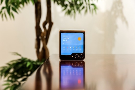 心系天下三星W24 Flip：傳承匠心品質(zhì)開(kāi)啟璀璨新篇